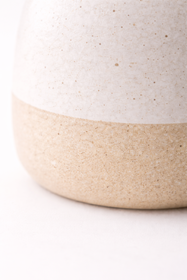 cri1.4.png Ceramic Flower Vase Modern White Decorative Home Accent | Cerâmica Capuchos